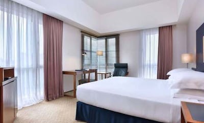 Premium Corner Room: