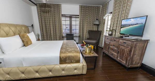hotel-croydon-miami-queen-room-01_12085