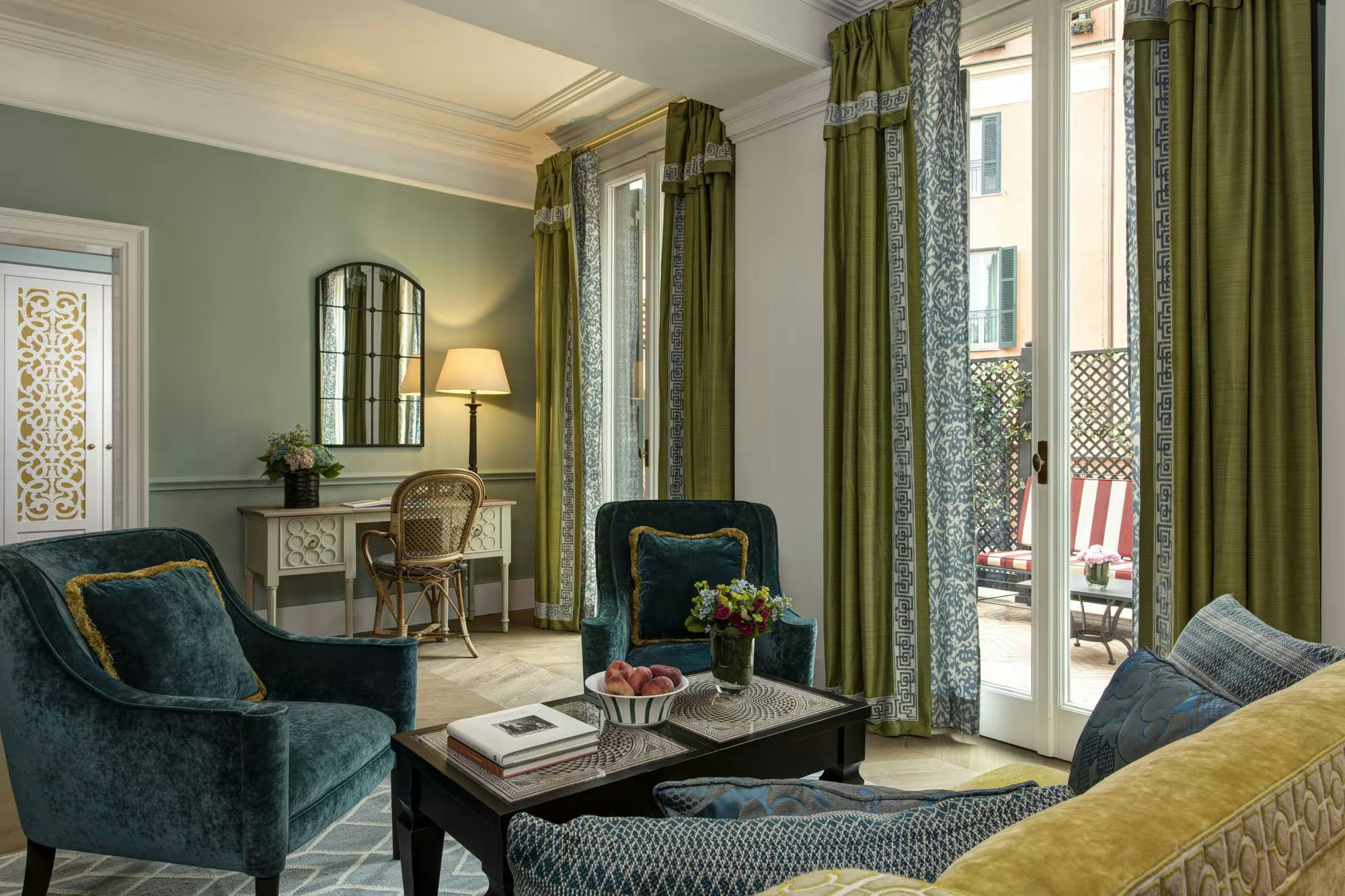 hotel-de-la-ville-rocco-forte-hotel-rome-italy-grand-junior-suite-with-terrace-01_13350