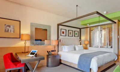 GOLF COURSE VIEW ROOM