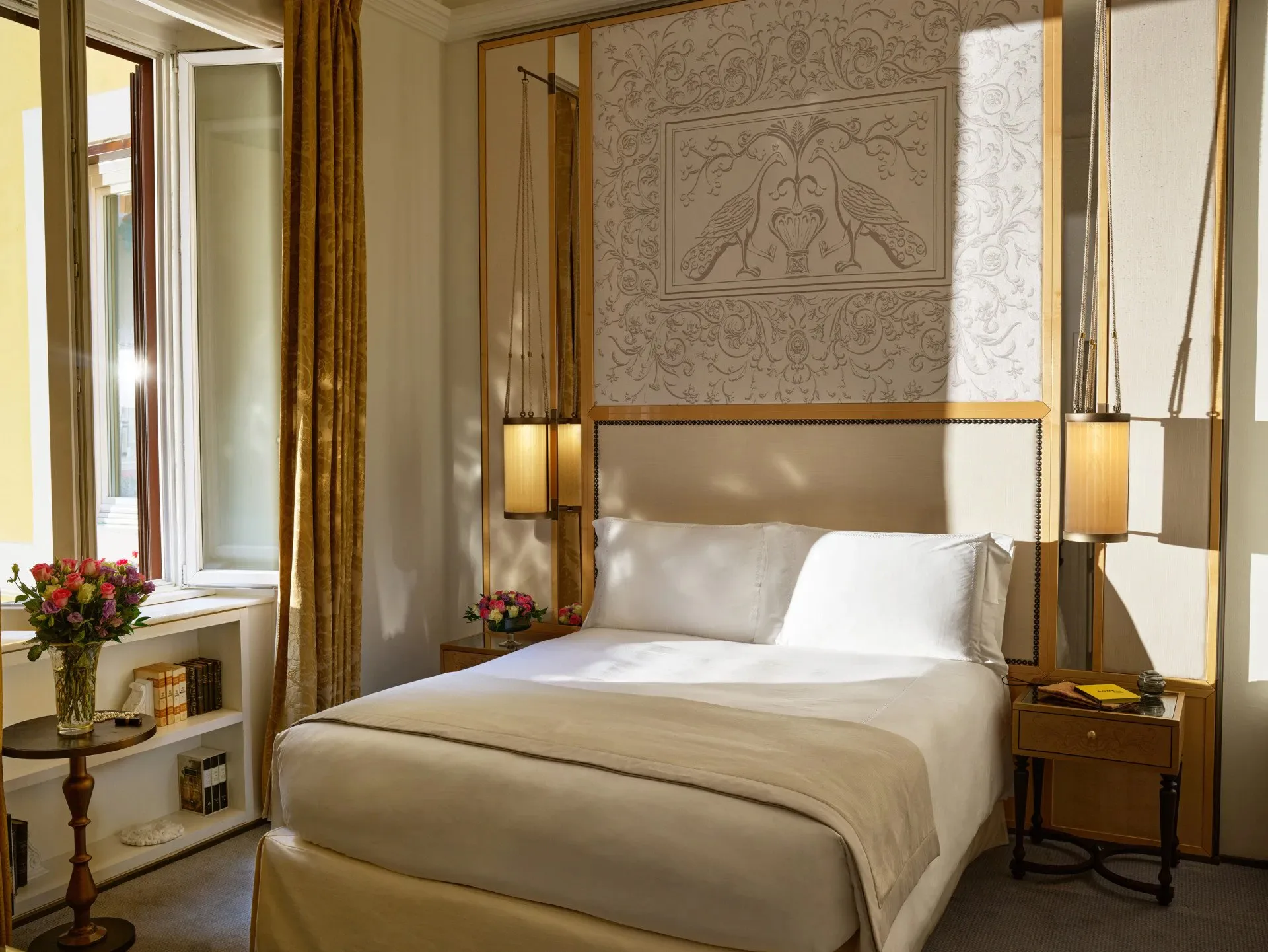 hotel-eden-rome-italy-classic-room-01_13360