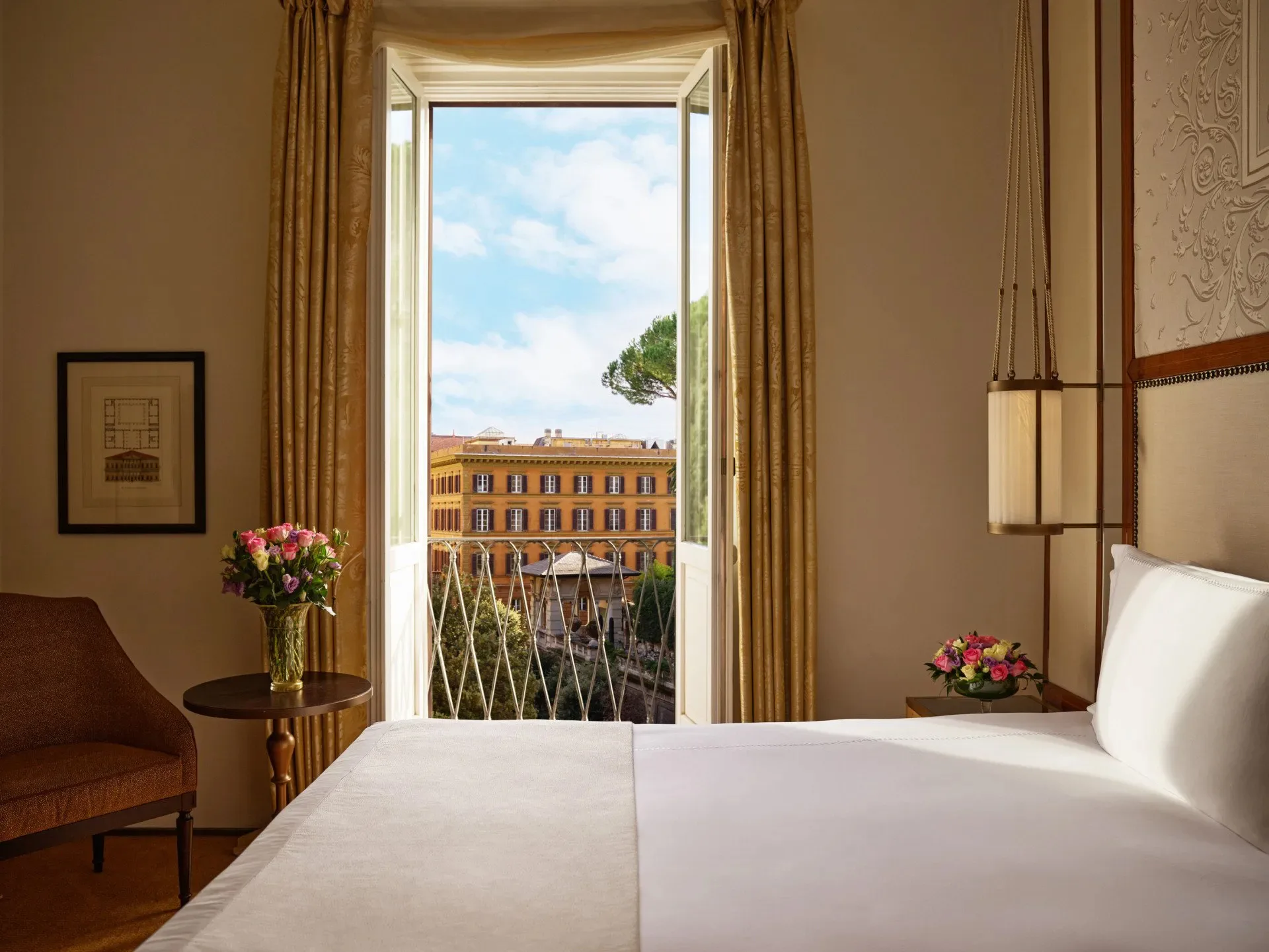 hotel-eden-rome-italy-classic-room-with-view-and-balcony-01_13360