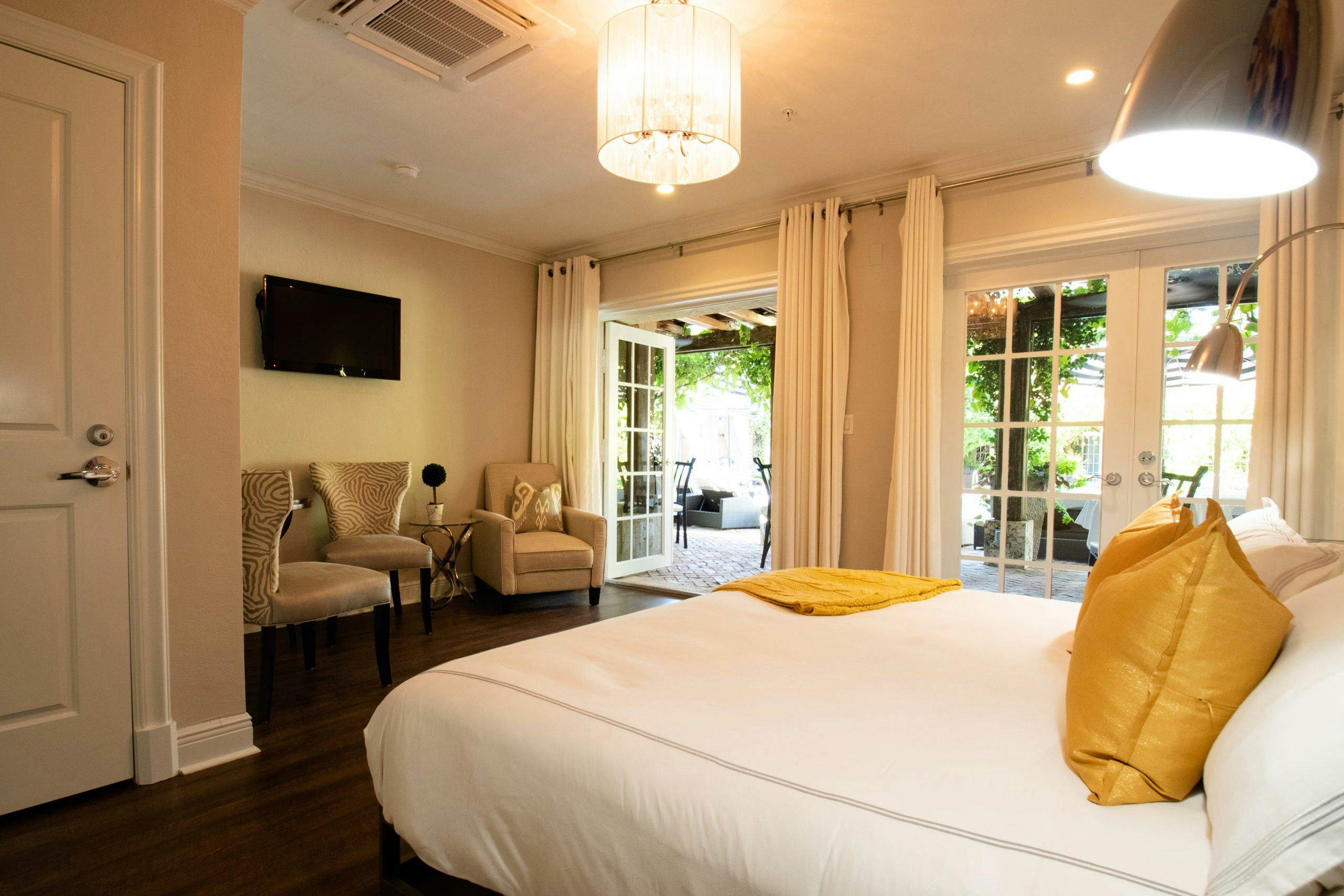 King Garden Pool Bungalow