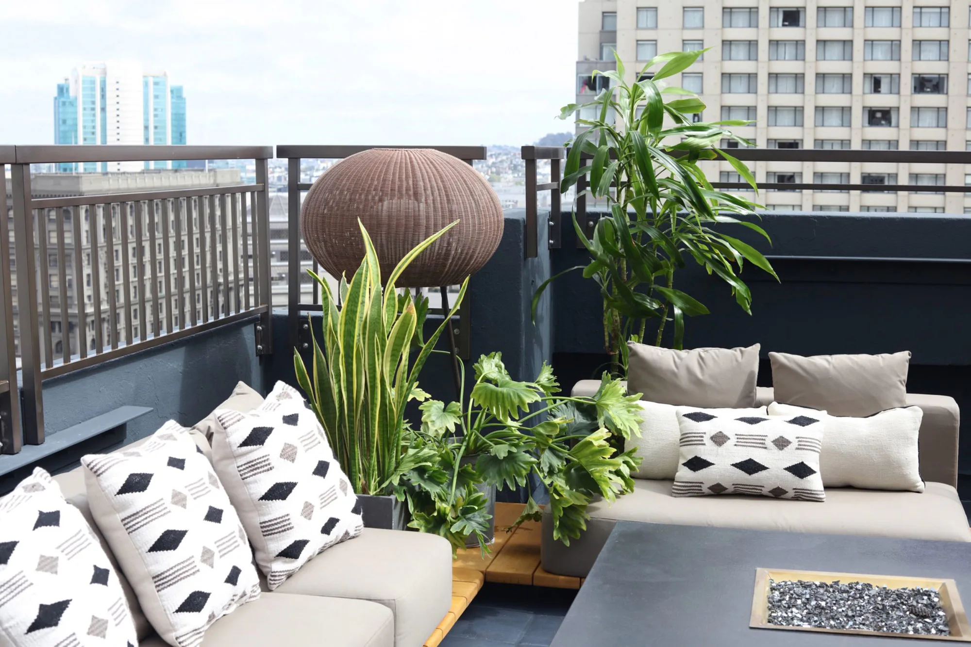 hotel-g-san-francisco-grande-penthouse-suite-02_8330