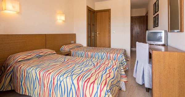hotel-htop-palm-beach-costa-brava-spain-standard-room_11375