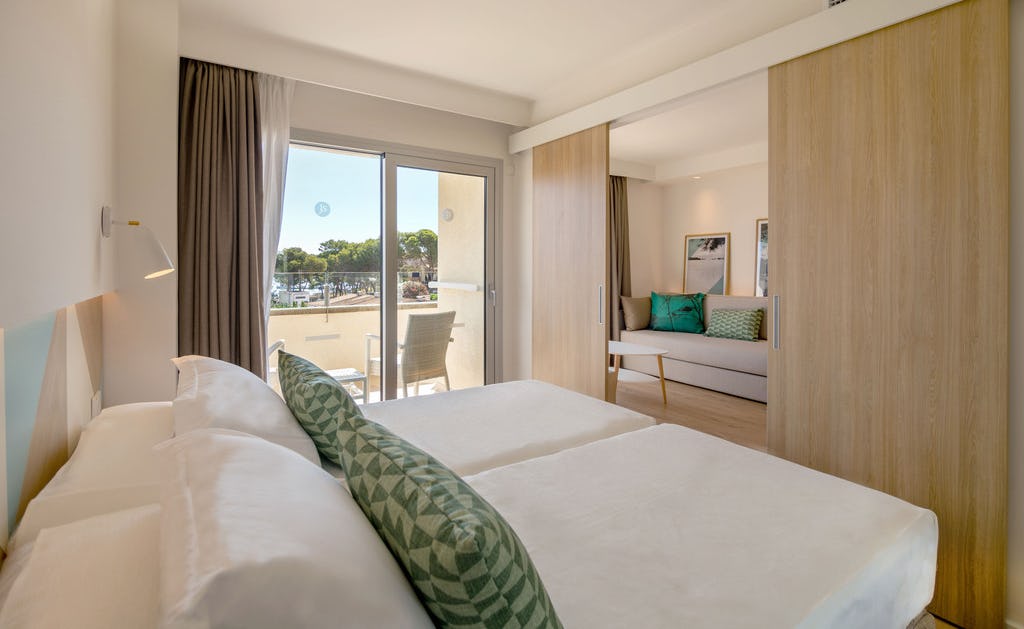 hotel-js-portocolom-suites-spain-single-use-suite-with-balcony_12700