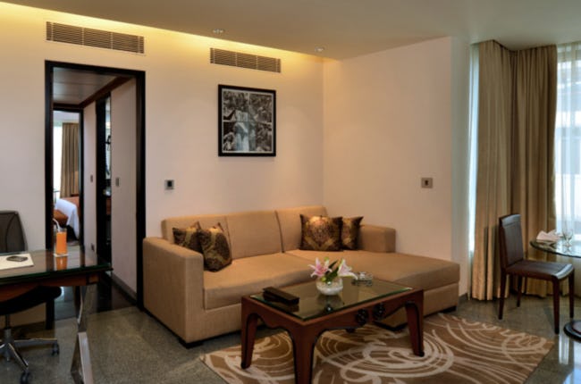 hotel-marine-plaza-mumbai-deluxe-suite_2048