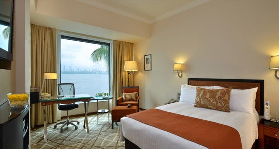 hotel-marine-plaza-mumbai-sea-facing-room_2048