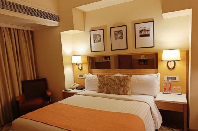 hotel-marine-plaza-mumbai-standard-room_2048
