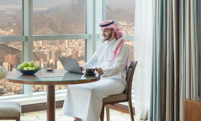 Deluxe Suite King Part Haram View