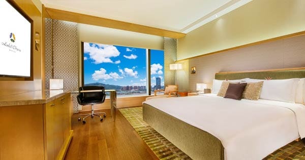 hotel-okura-macau-deluxe-room-01_8681