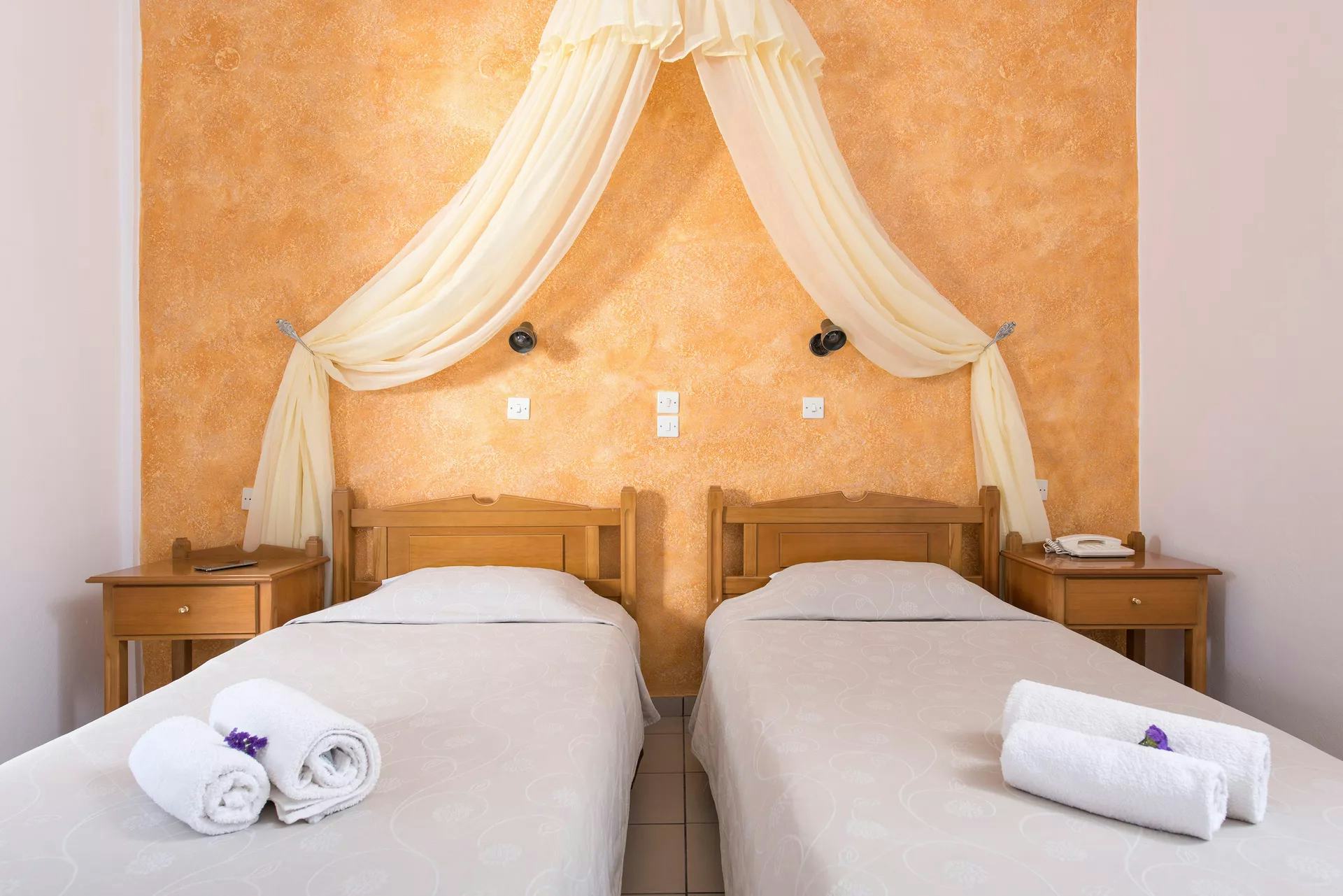 hotel-olympic-santorini-double-romm-no-balcony_11036