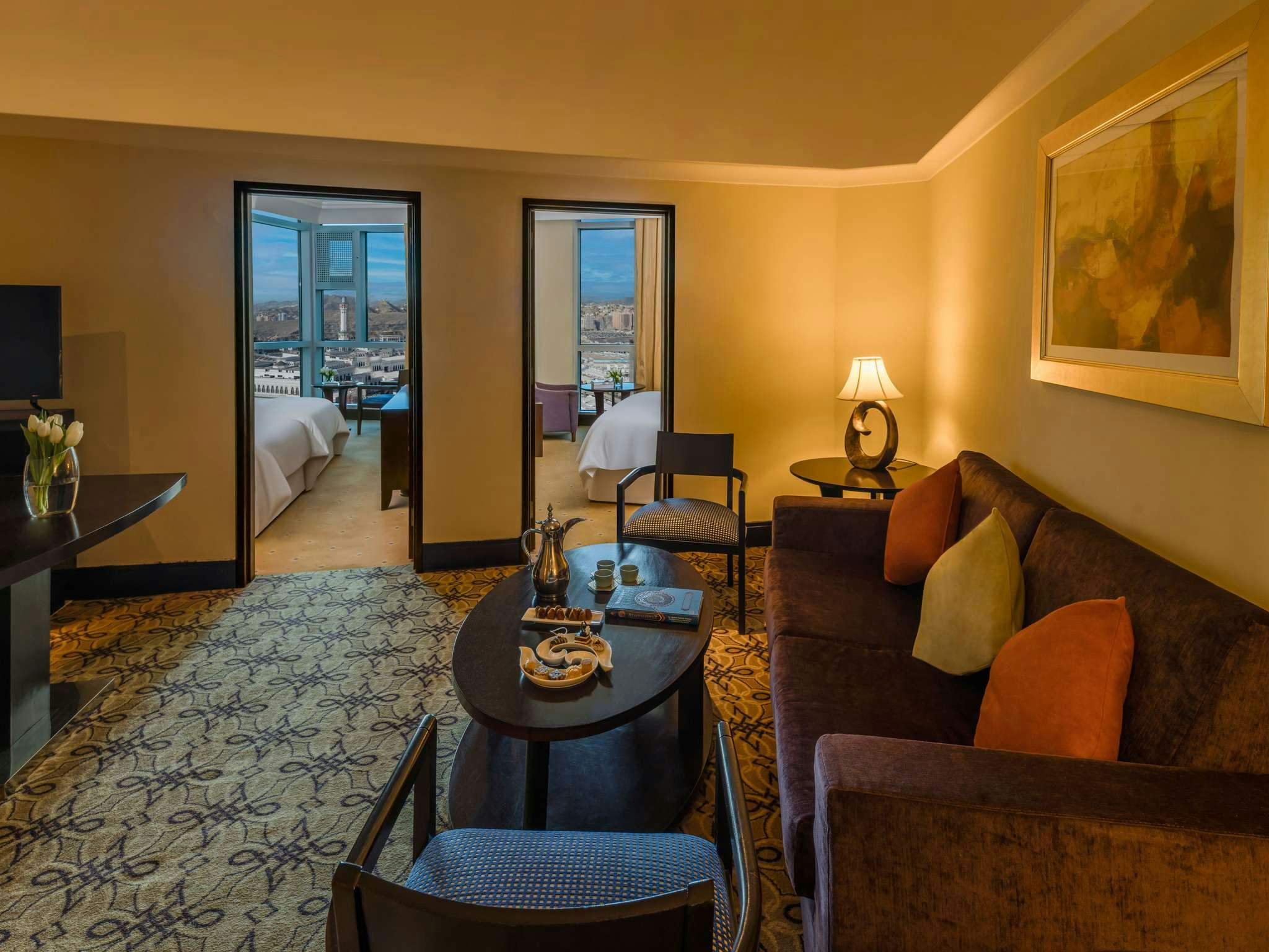 hotel-pullman-zamzam-makkah-classic-executive-suite-1-king-size-bed-2-single-size-beds-city-view_10810