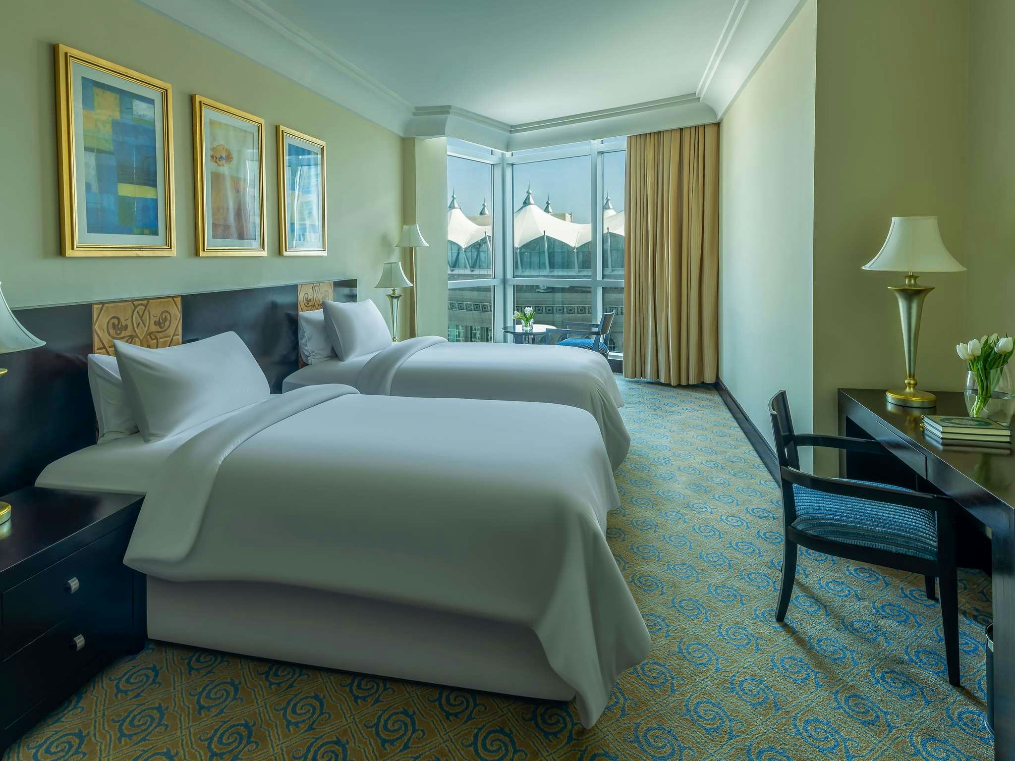 hotel-pullman-zamzam-makkah-classic-room-2-single-size-beds-haram-view_10810