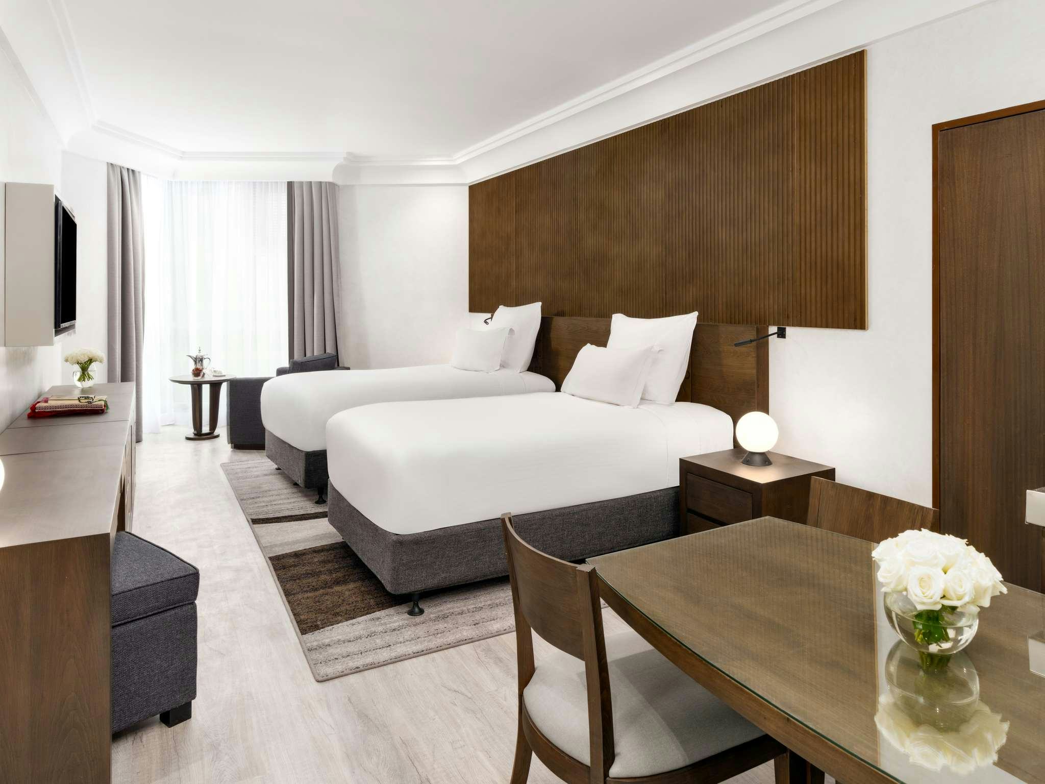 hotel-pullman-zamzam-makkah-deluxe-room-2-single-size-beds-partial-kaaba-view_10810