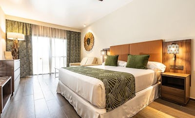 Jr. Suite courtyard view