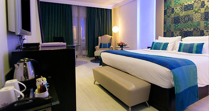 hotel-royal-orchid-bengaluru-deluxe-king-room-deluxe-room-01_2308