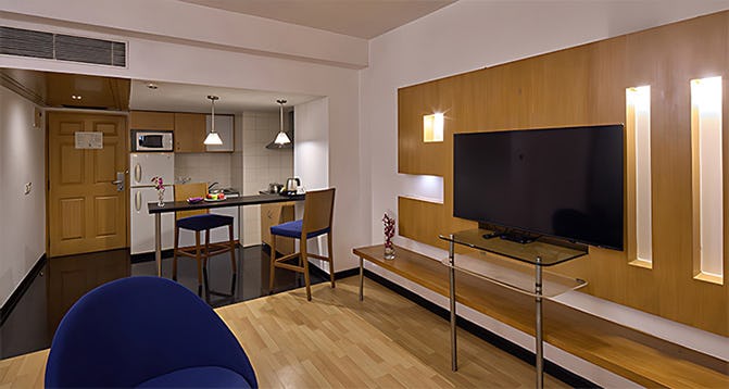 hotel-royal-orchid-bengaluru-one-bedroom-suite-01_2308