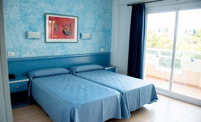 SINGLE-PARENT ROOM (1 ADULT + 1 CHILD)