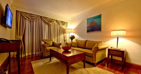 hotel-side-star-elegance-suite-room-01_9420