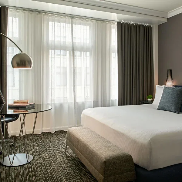 hotel-zelos-san-francisco-usa-accessible-king-room-with-ada-shower-01_490