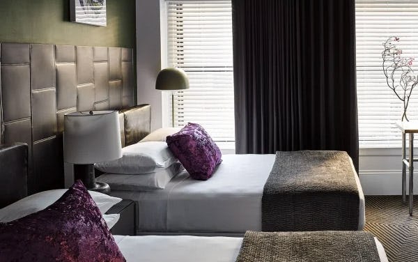 hotel-zeppelin-san-francisco-accessible-premier-two-queen-room_477