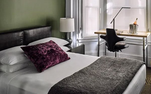 hotel-zeppelin-san-francisco-accessible-queen-room_477