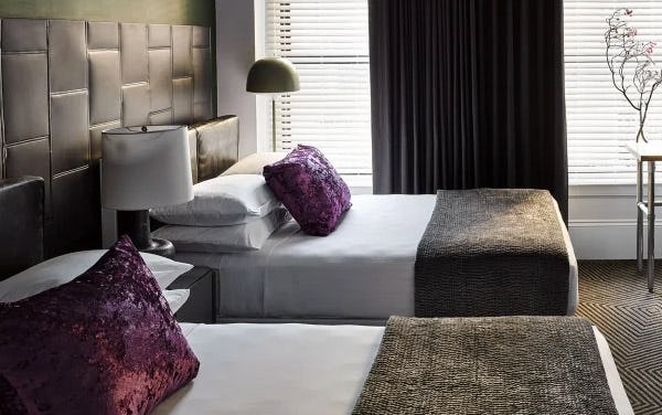 hotel-zeppelin-san-francisco-premier-two-queens-room_477