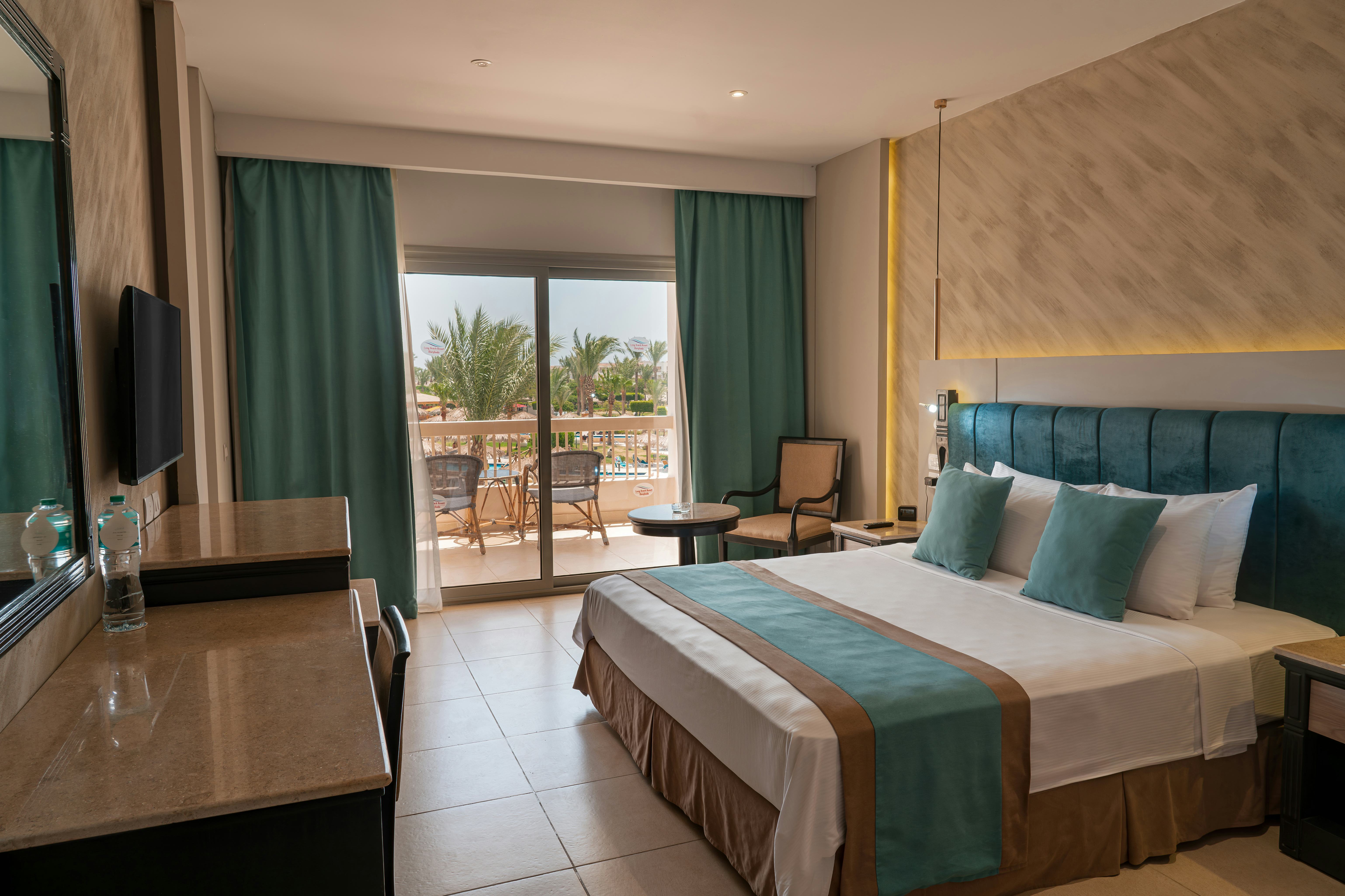 hurghada-long-beach-resort-premium-deluxe-room_1820