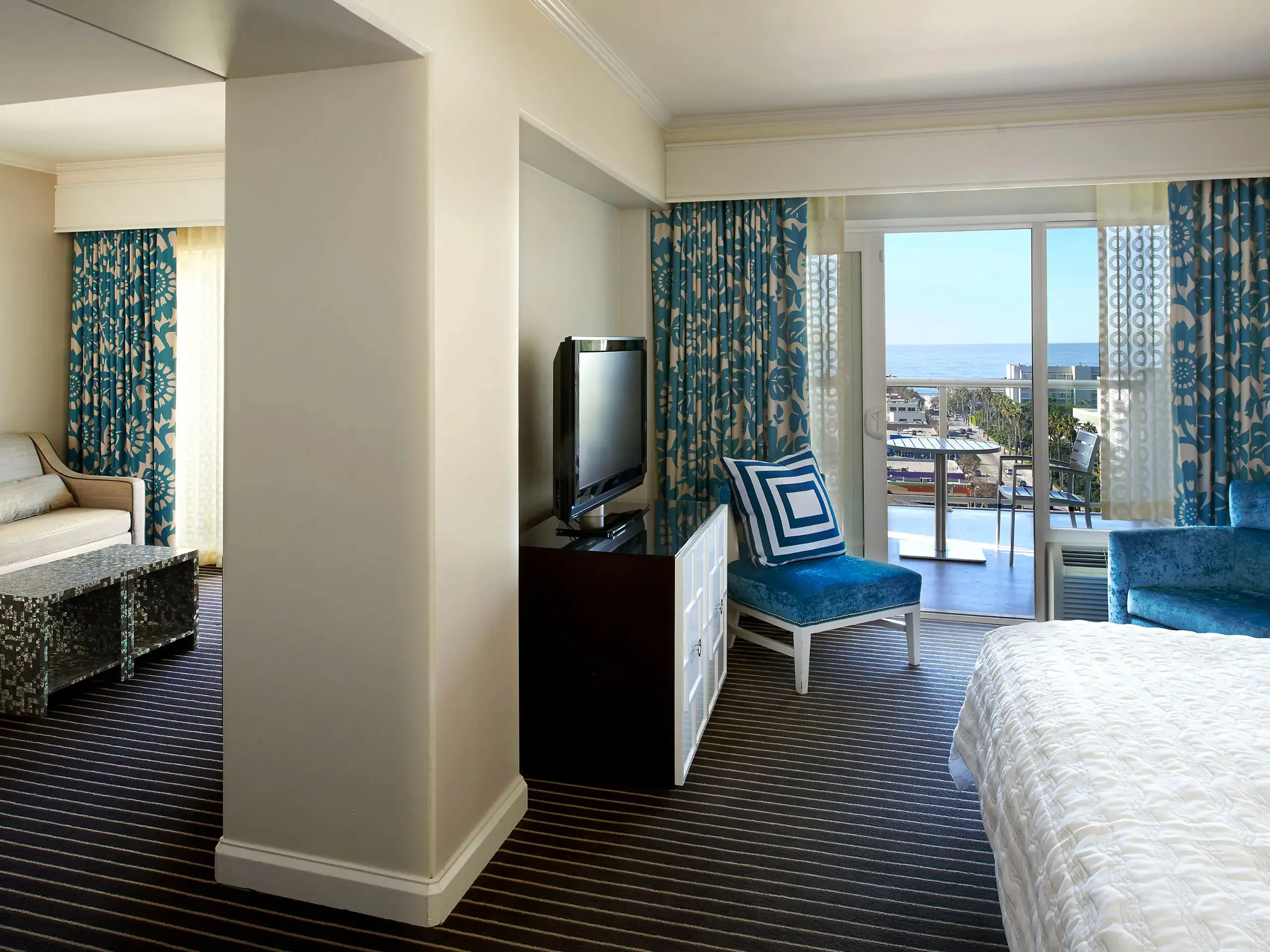 hyatt-centric-delfina-santa-monica-los-angeles-1-king-coastal-suite-with-balcony_7046