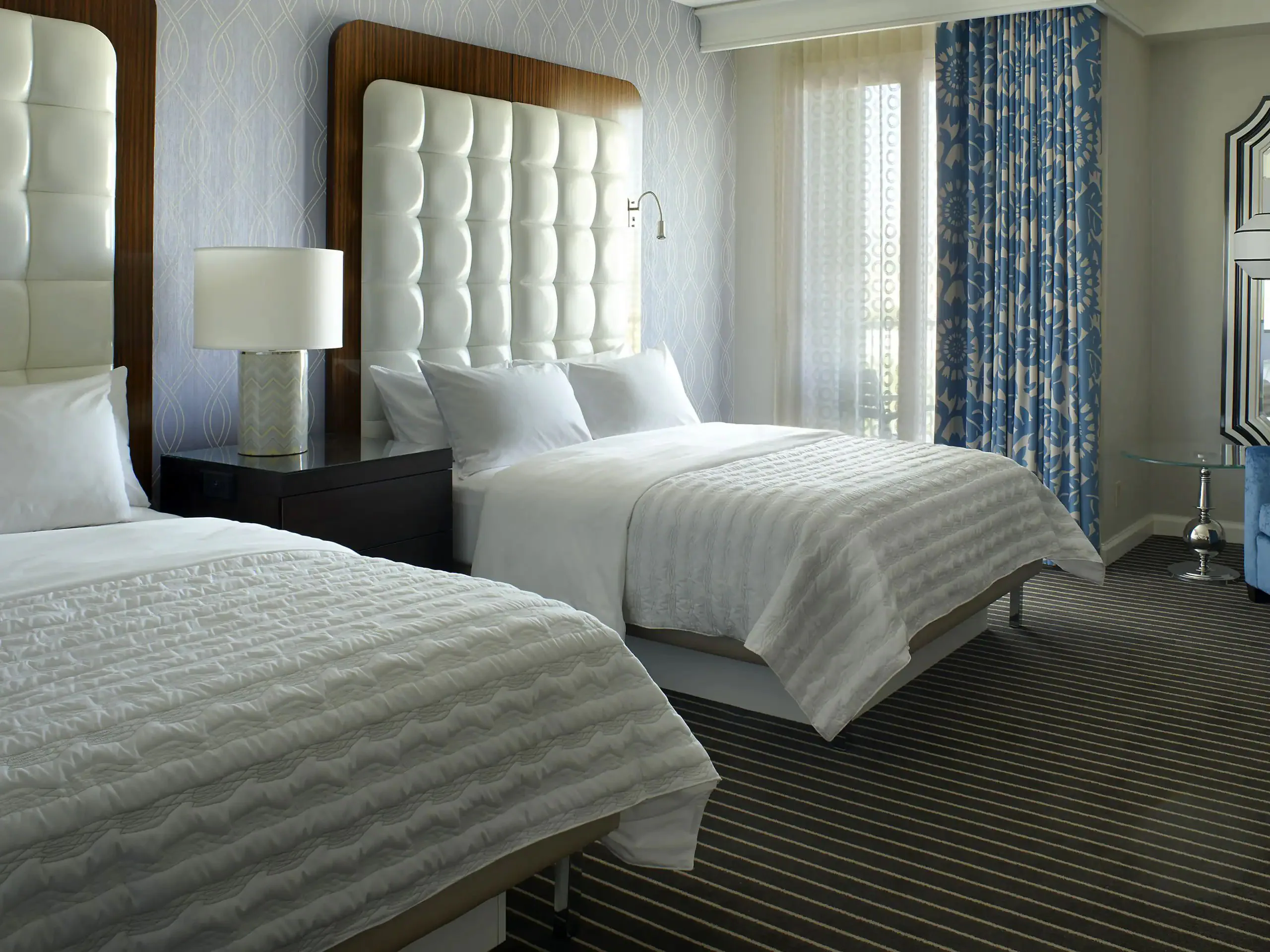 hyatt-centric-delfina-santa-monica-los-angeles-2-queen-beds-partial-ocean-view-with-balcony-01_7046