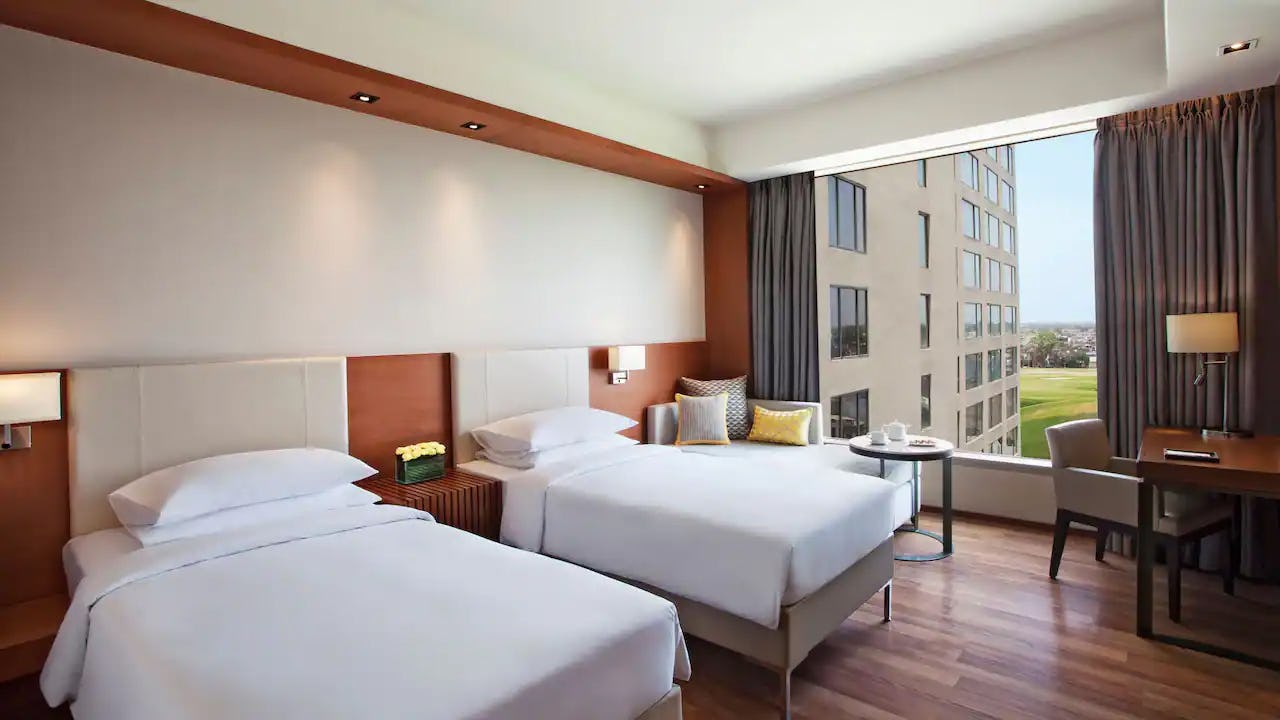 2 Twin Beds Club Access