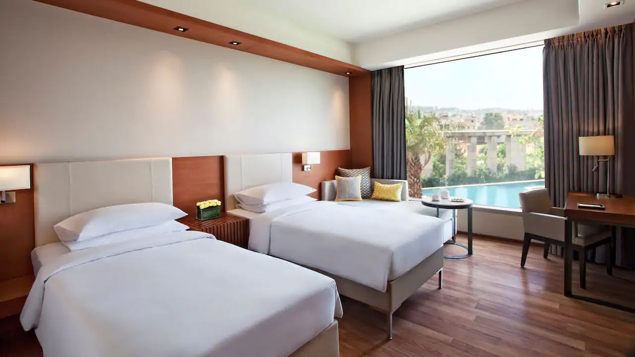 2 Twin Beds with Pool View