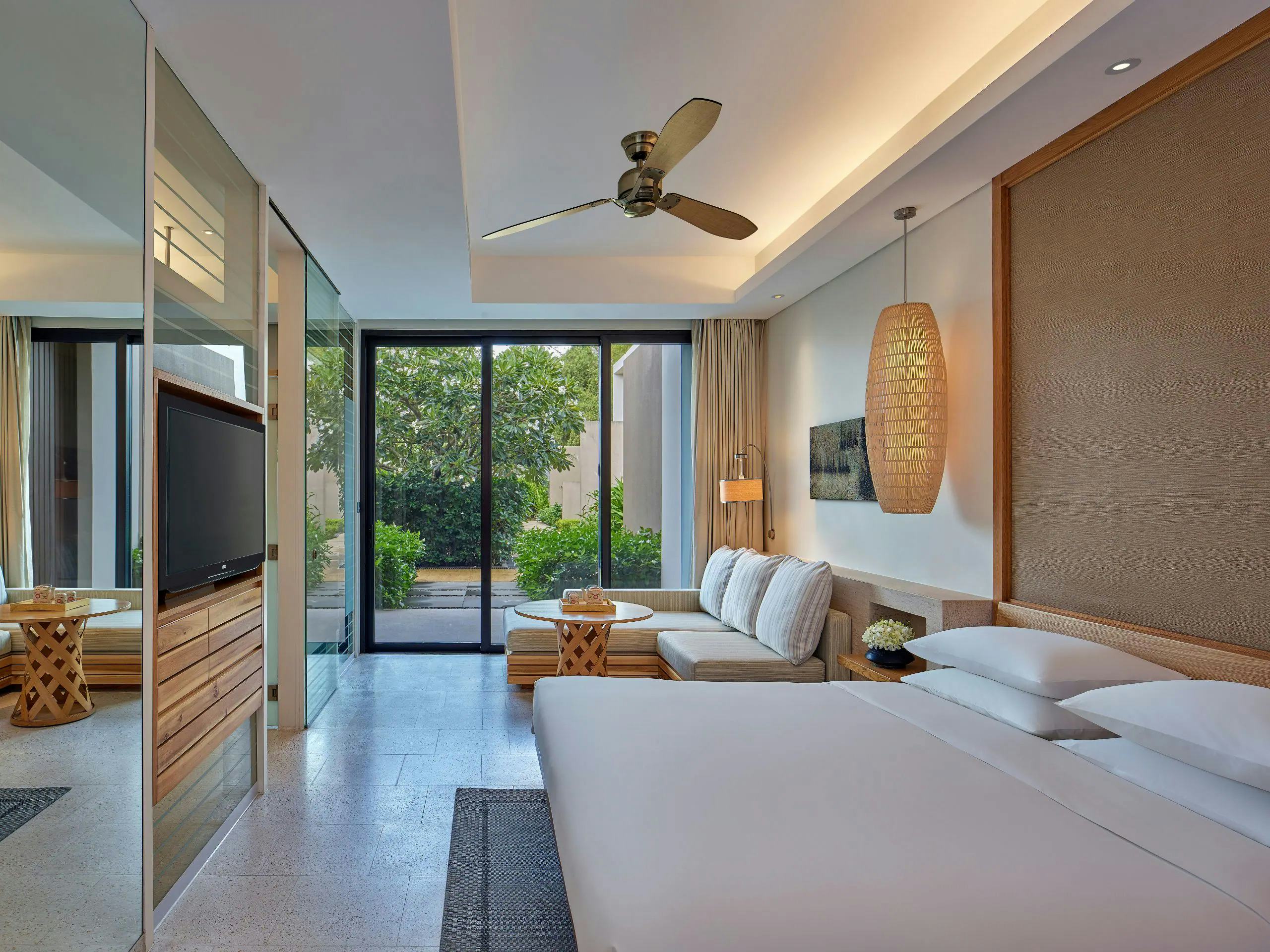 hyatt-regency-danang-resort-and-spa-hoi-an-and-da-nang-vietnam-1-king-bed-01_4919