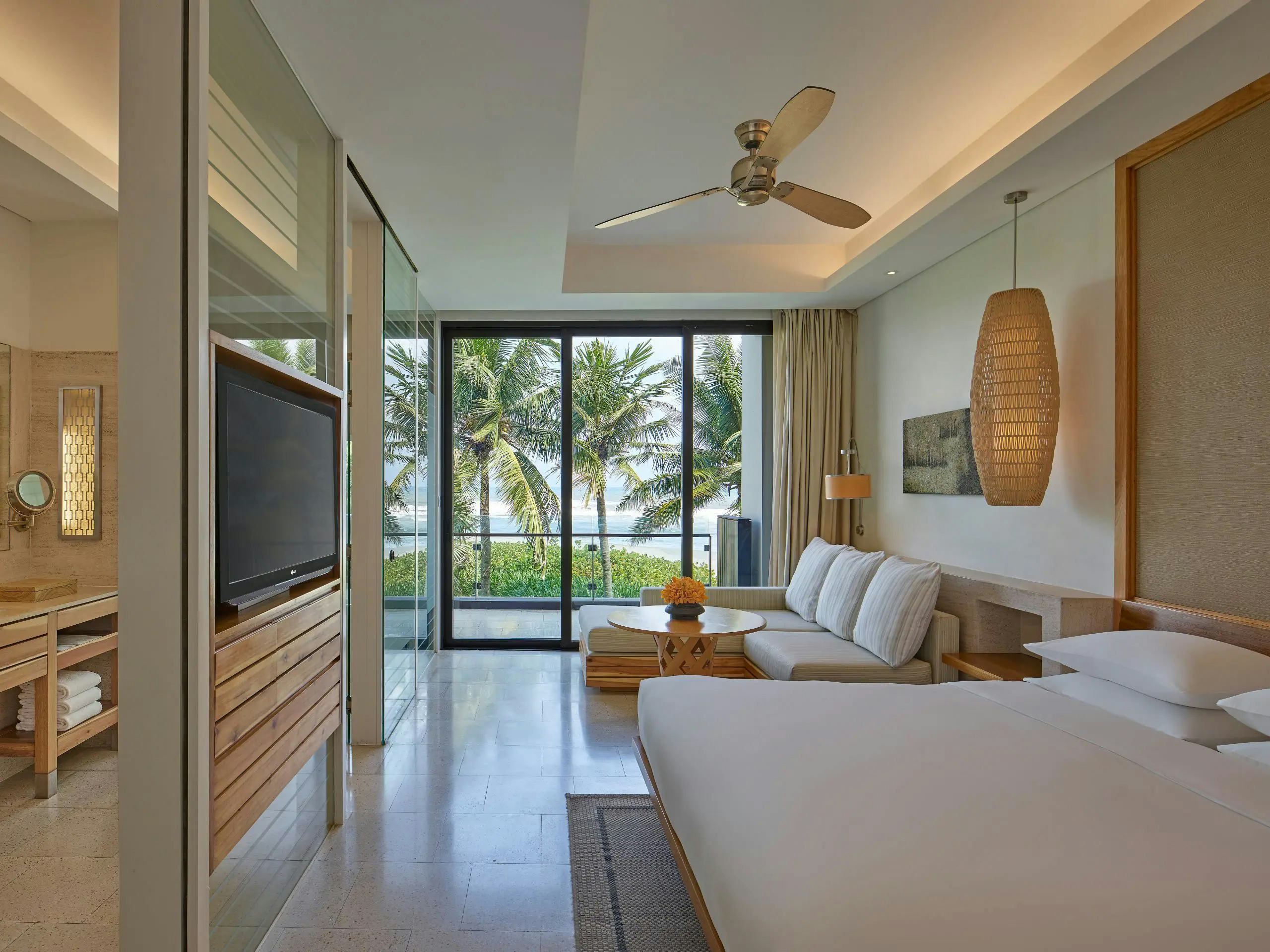 hyatt-regency-danang-resort-and-spa-hoi-an-and-da-nang-vietnam-1-king-bed-ocean-view-with-club-access-01_4919
