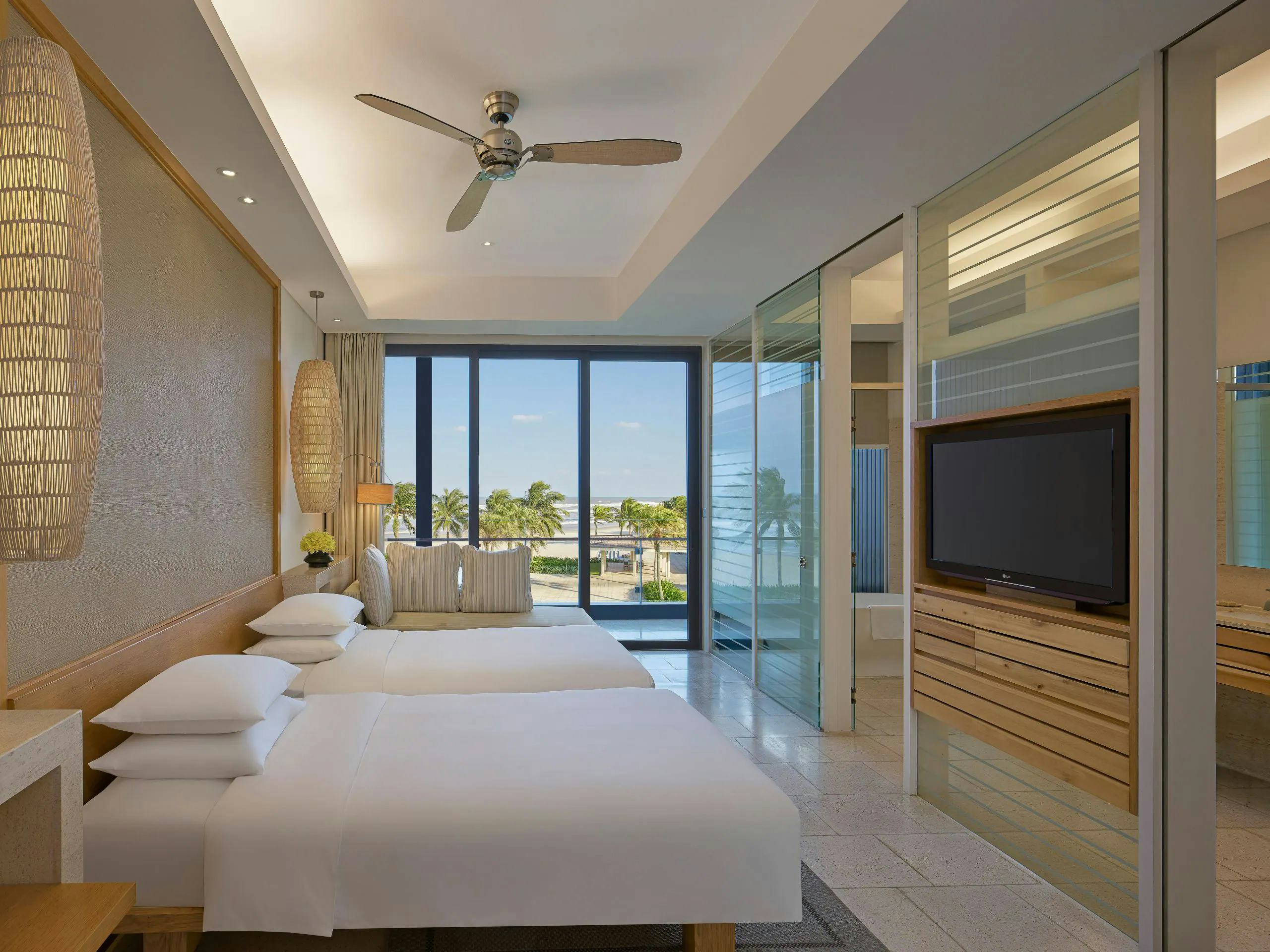 hyatt-regency-danang-resort-and-spa-hoi-an-and-da-nang-vietnam-2-twin-beds-ocean-view-01_4919