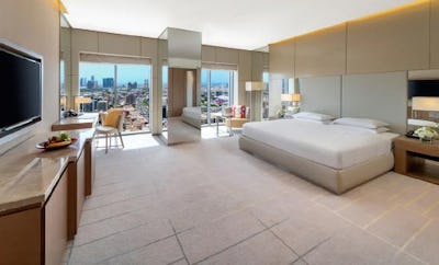 1 King Bed with Club Access Deluxe