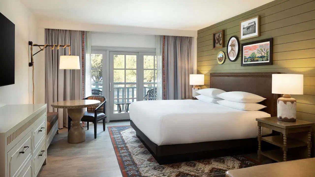 1 King Bed with Balcony