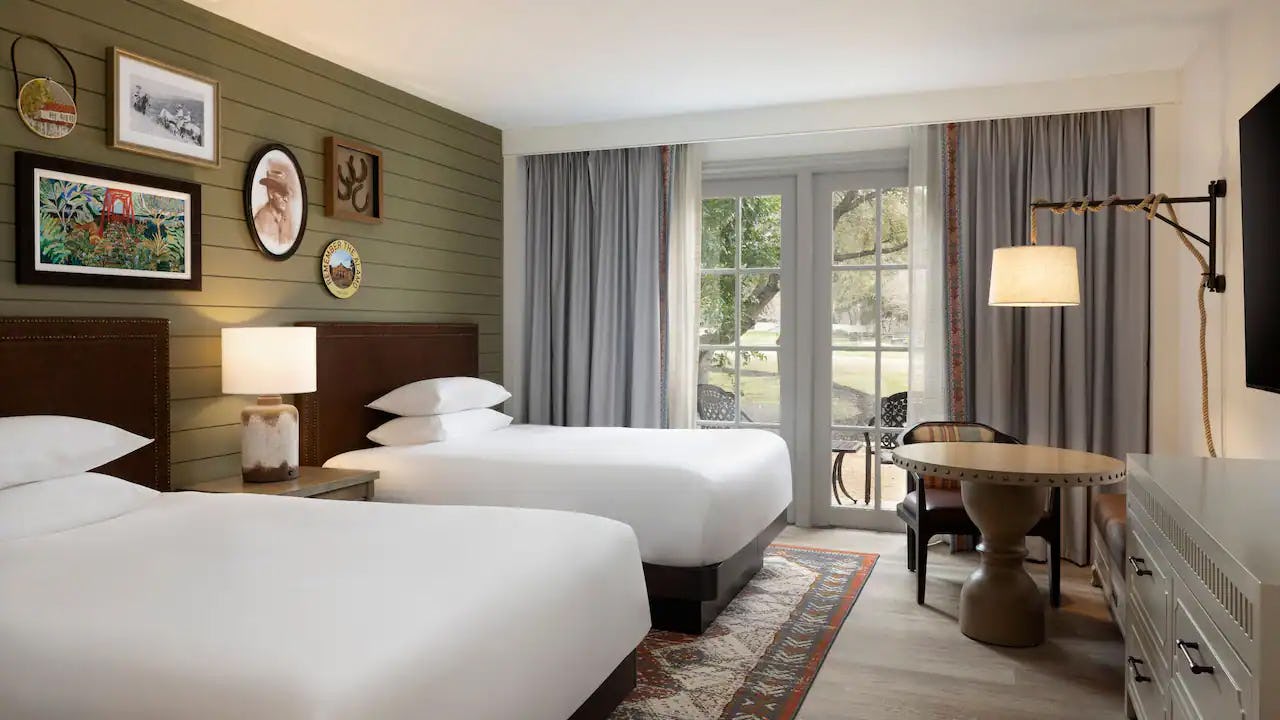 2 Queen Beds with Patio