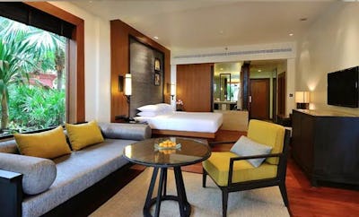 King Bed View with Club Access