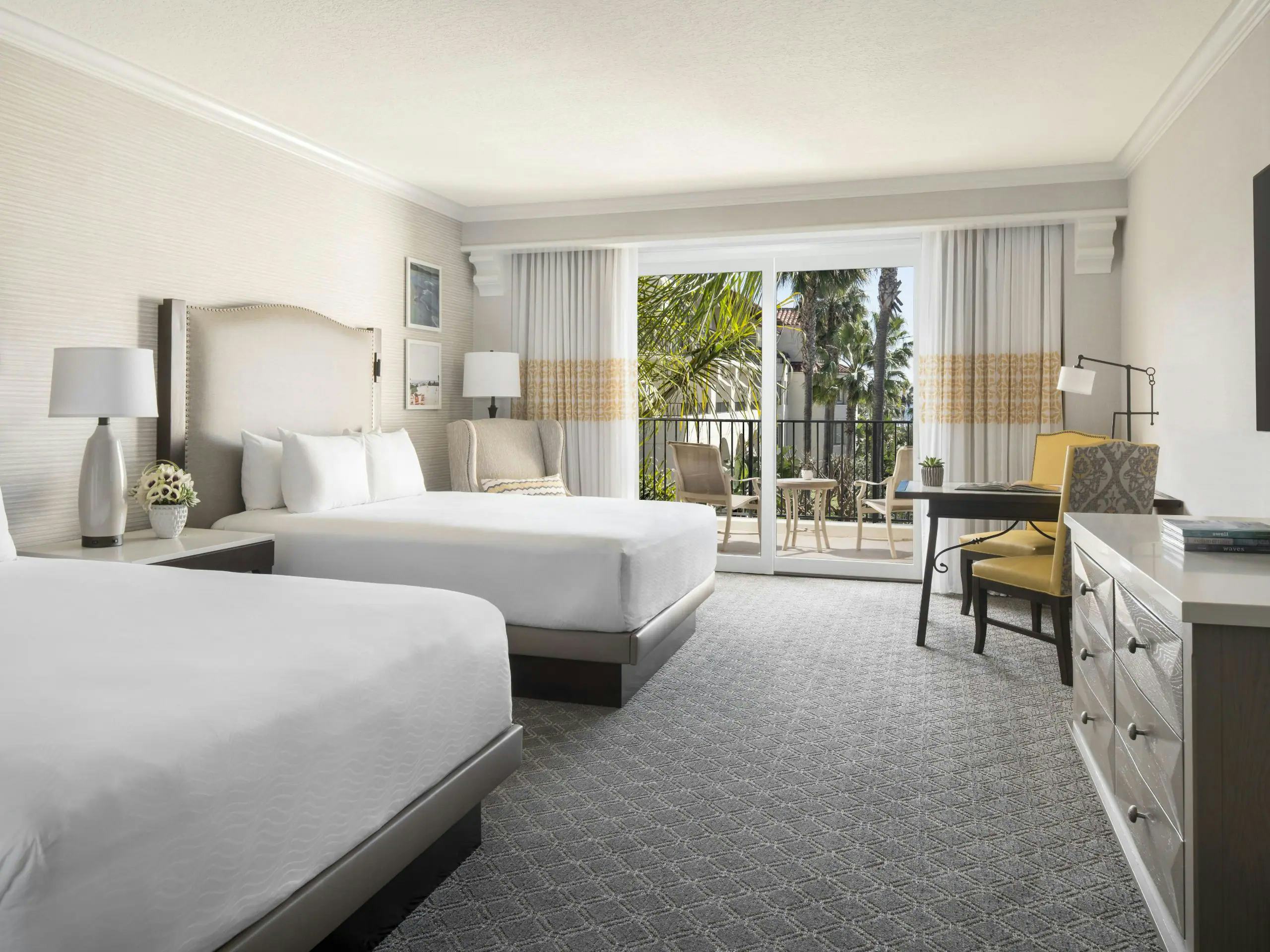 2 Queen Beds Accessible Tub