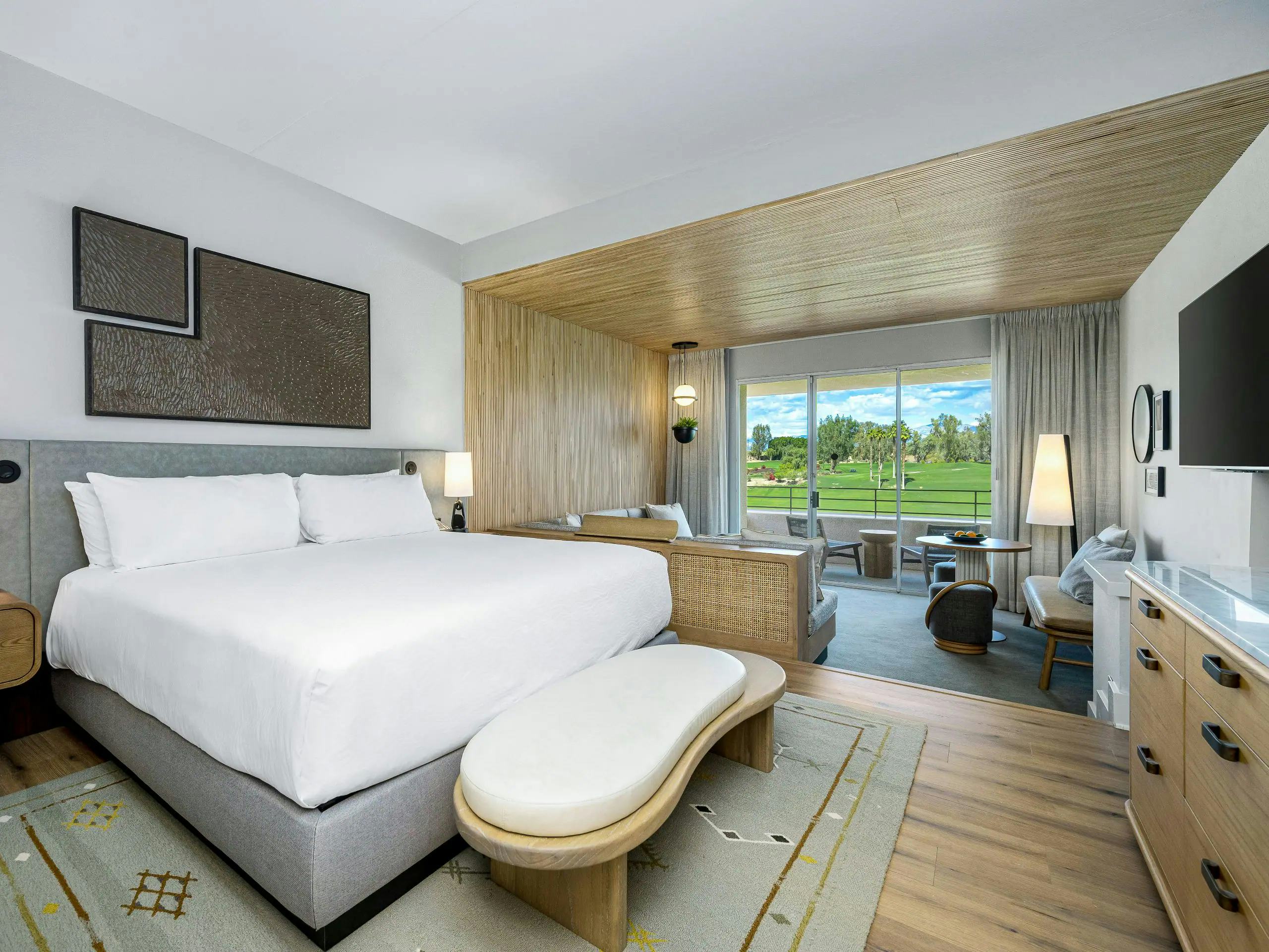 1 King Bed with Golf View Deluxe