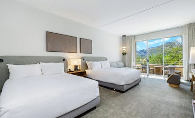 2 Queen Beds Family Room