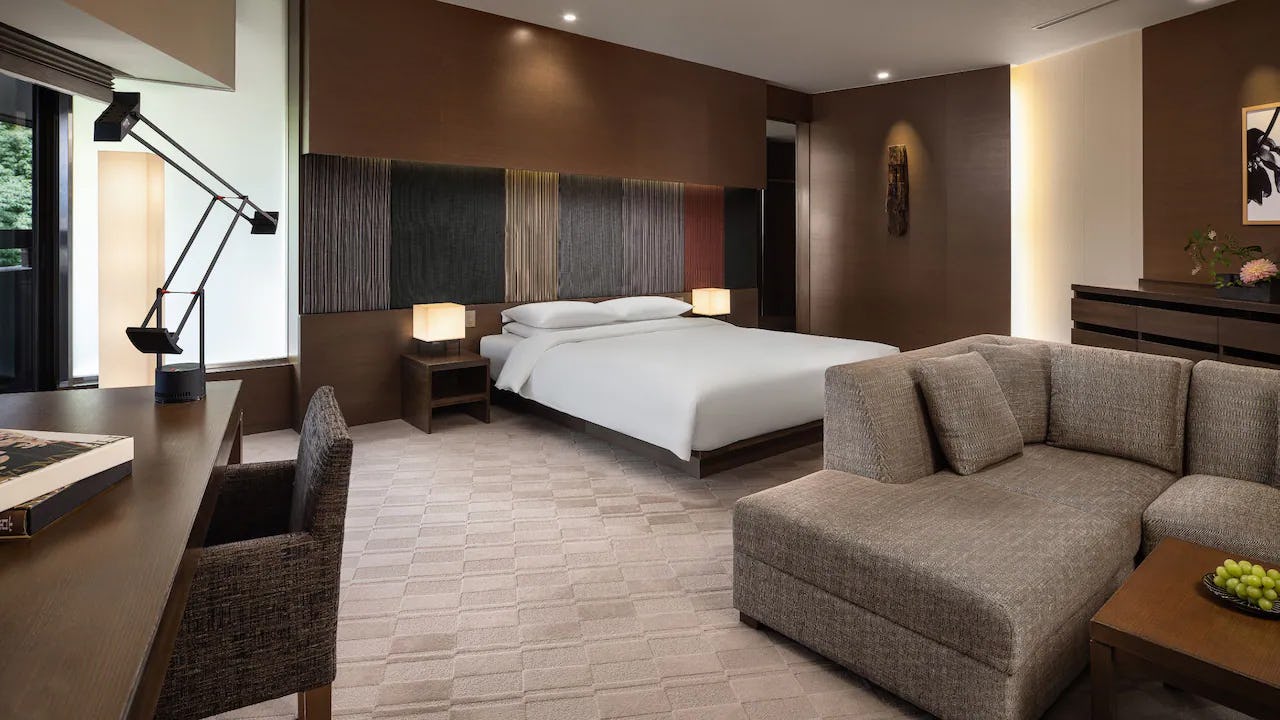 1 King Bed, Balcony, Deluxe