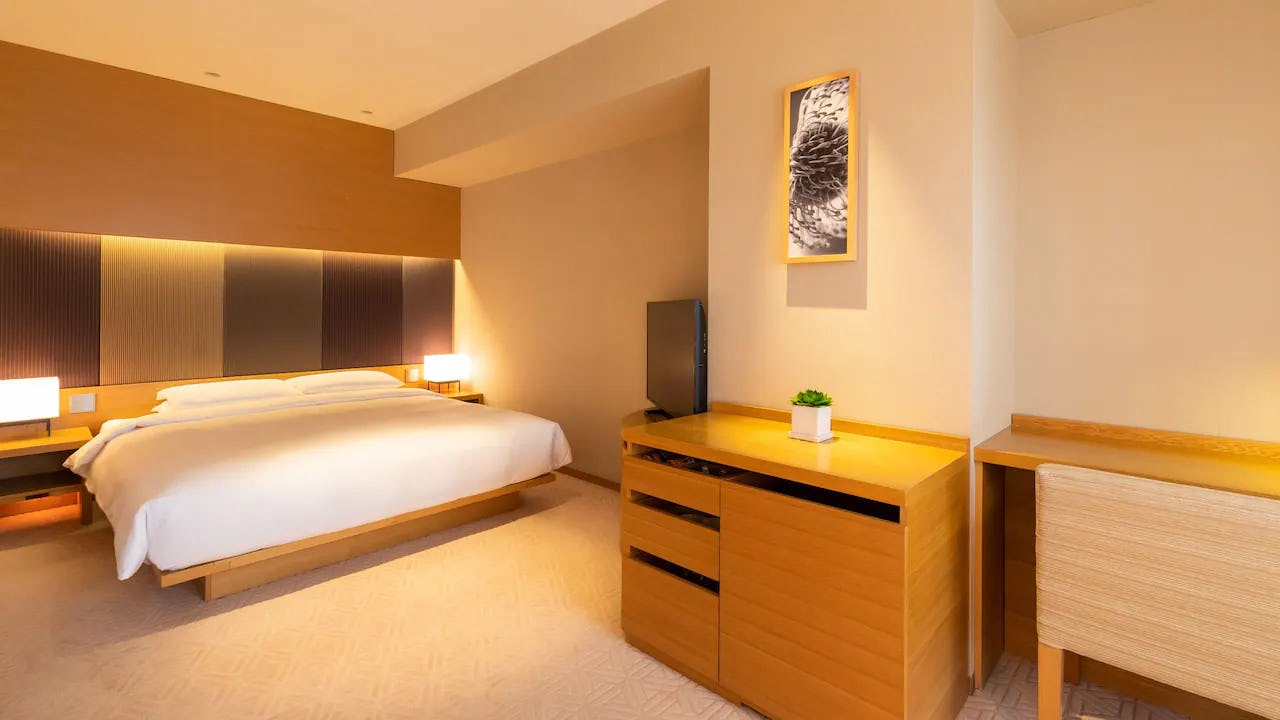 1 King Bed, Corner, Deluxe