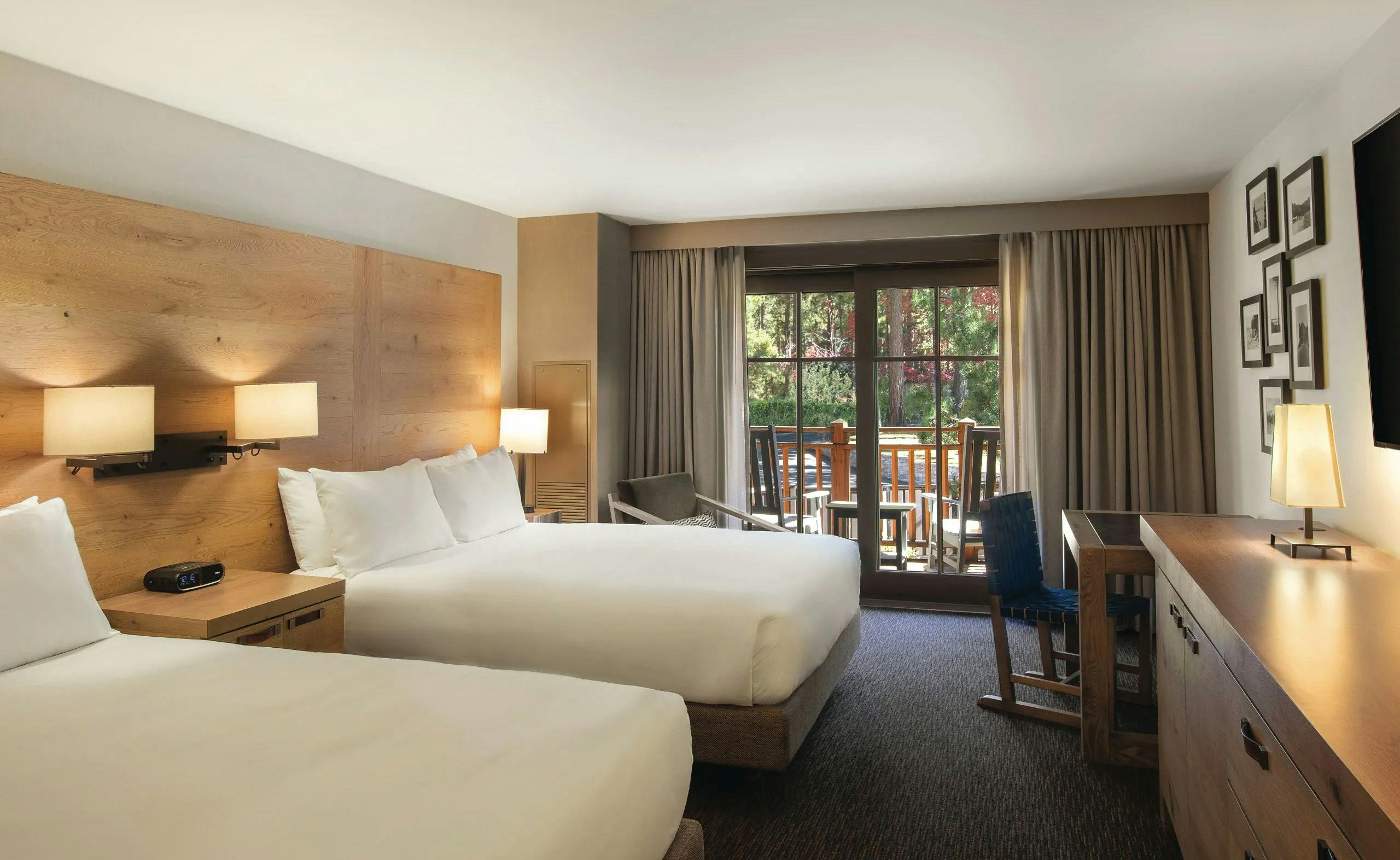 2 Queen Beds Balcony