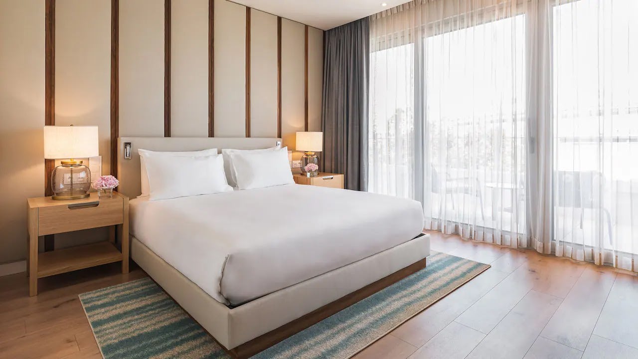 Deluxe Suite Bridge View 1 Queen Bed