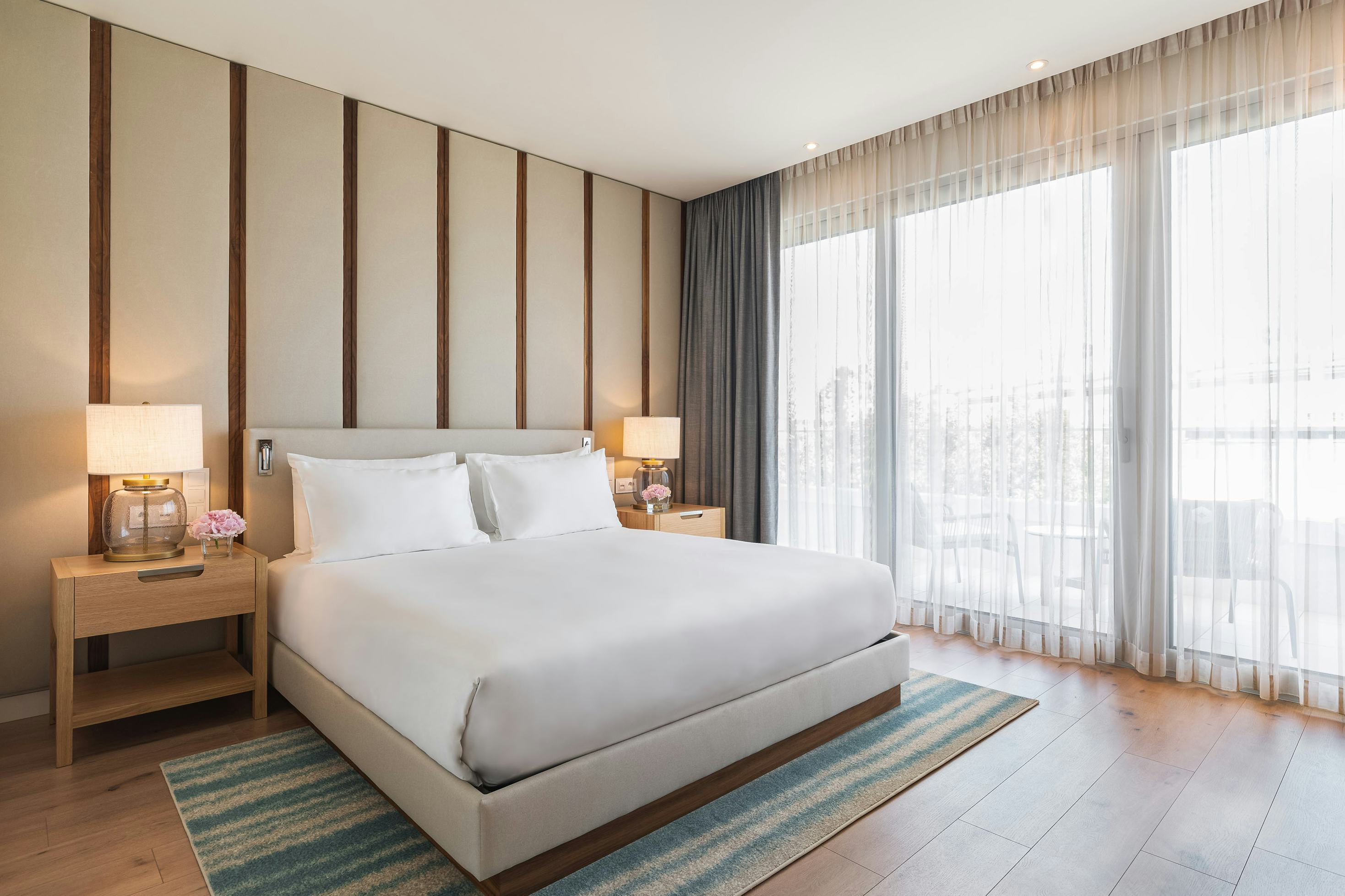 Standard River View 1 Queen Bed