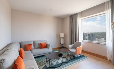 1 King Bed Deluxe With Club Access