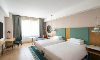 2 Twin Beds with Club Access